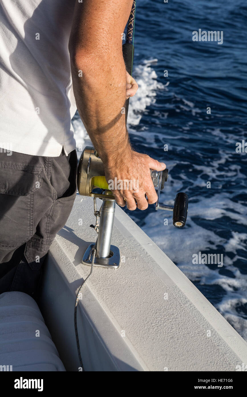 Big Game Fischen in Kanarische Inseln, Spanien. Angelrollen und Stangen auf Boot Stockfoto