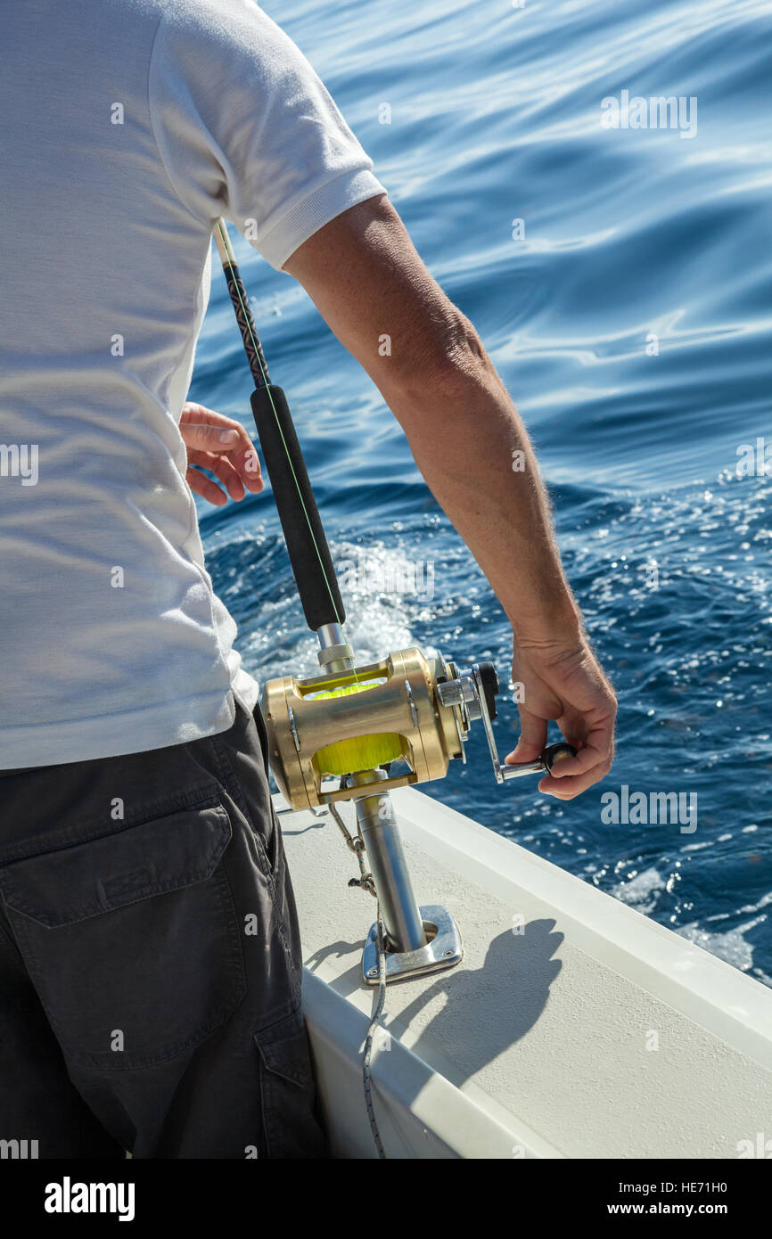 Big Game Fischen in Kanarische Inseln, Spanien. Angelrollen und Stangen auf Boot Stockfoto