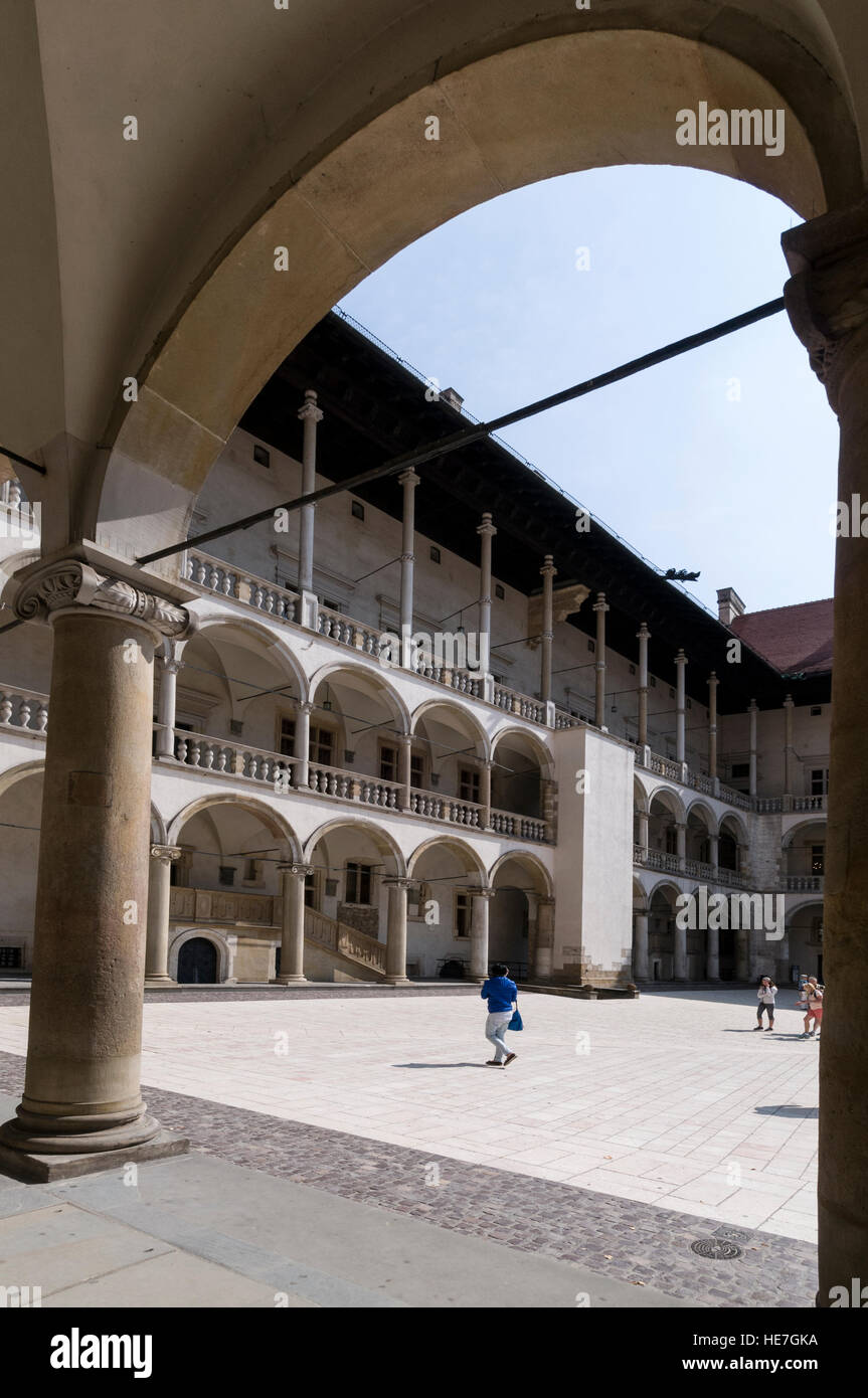 Der Innenhof mit den Prunkräumen, königlichen Gemächer, orientalische Kunst und die Schatzkammer und Zeughaus am Wawel Königsschloss in Stockfoto