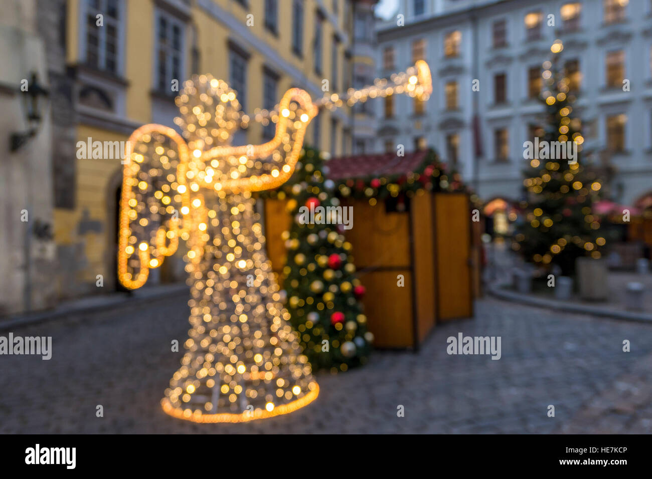 Leuchtende Weihnachtsengel im Old Town in Prag, Tschechische Republik, Europa Stockfoto