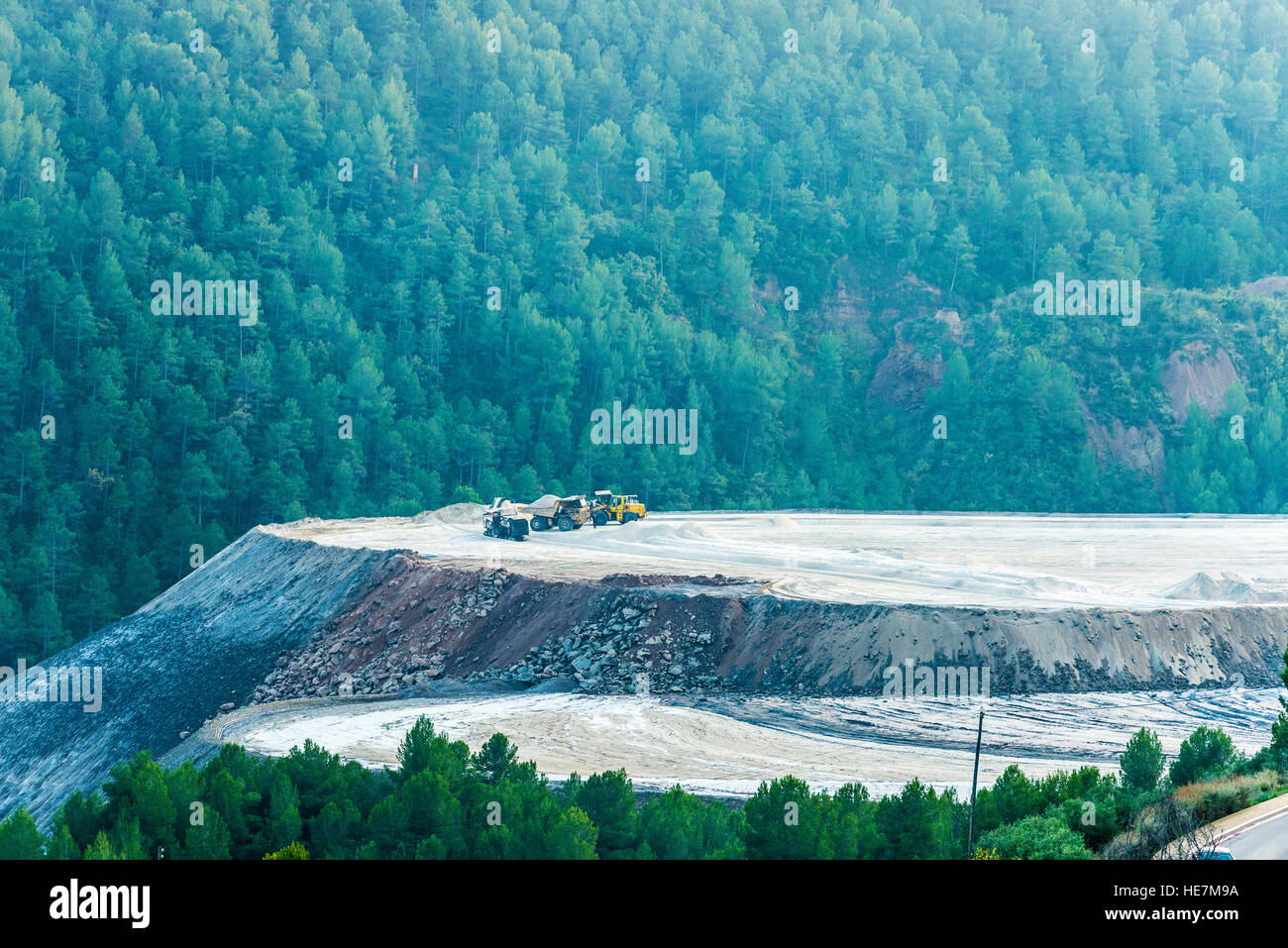 Die Berge von Abfall einer Mine von Salz oder Kali in Cardona, Katalonien, Spanien Stockfoto