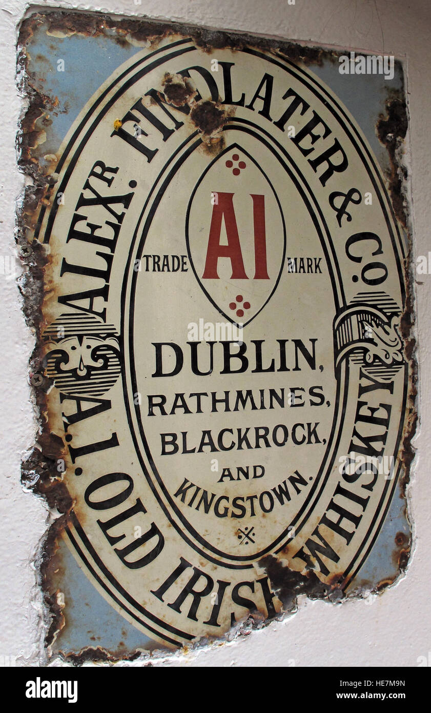 A1 Findlater alten irischen Whiskey Metall Zeichen, Belfast, Nordirland, Vereinigtes Königreich Stockfoto