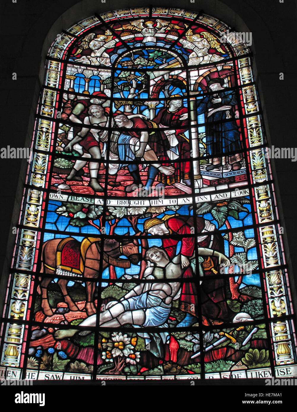 St Annes Belfast Cathedral Interior, Glasmalerei Stockfoto