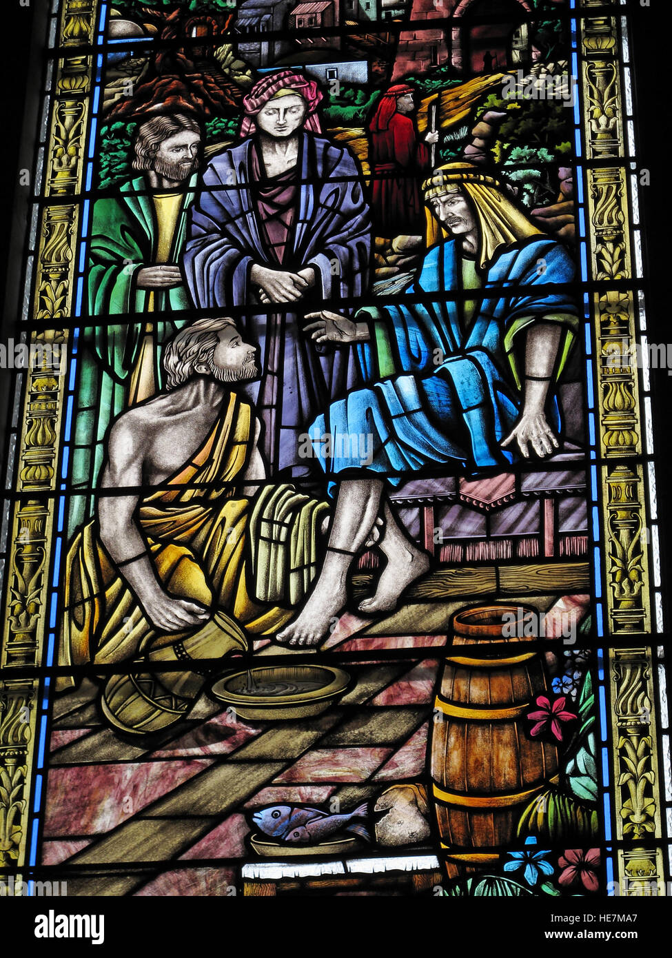 St Annes Belfast Cathedral Interior, Fußwaschung, Jesus Buntglasfenster Stockfoto