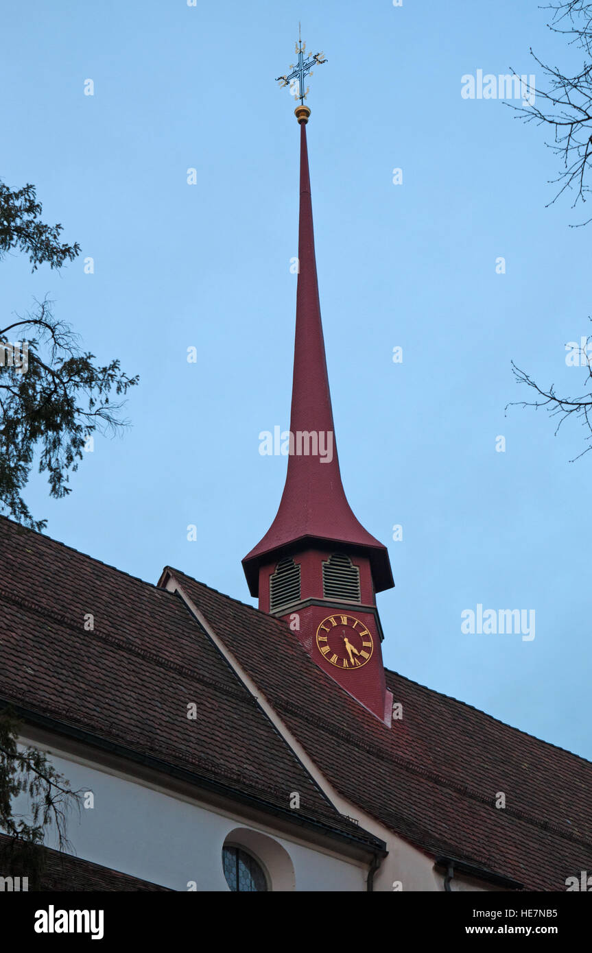 Schweiz, Europa: ein Uhrturm in die Straßen und Gassen der mittelalterlichen Stadt Luzern Stockfoto