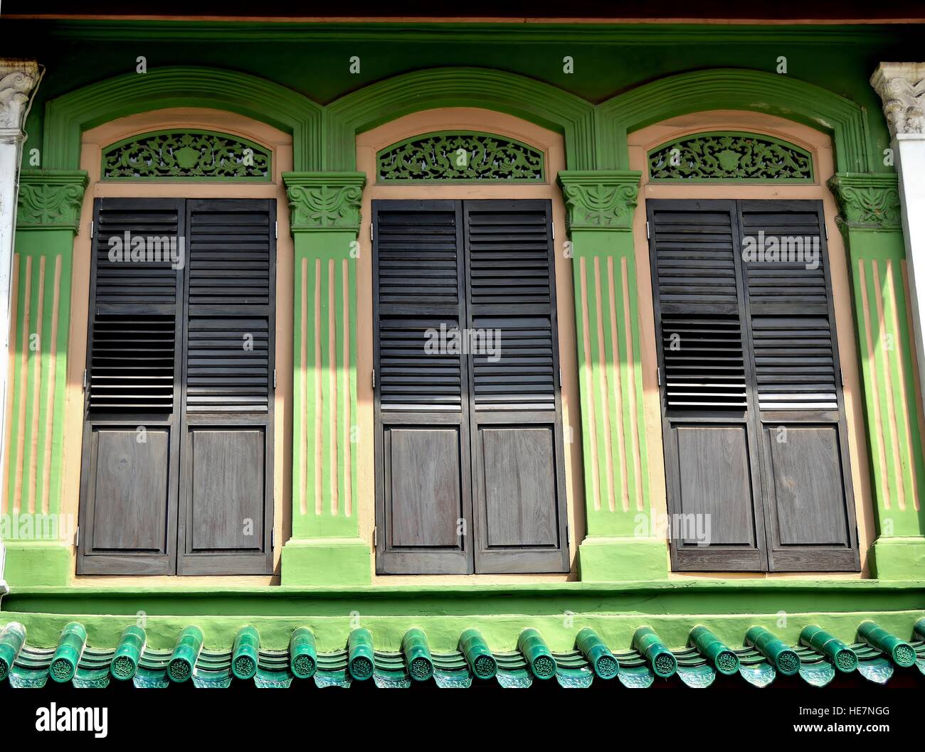 Singapur traditionellen Haus mit grauen Fensterläden Stockfoto