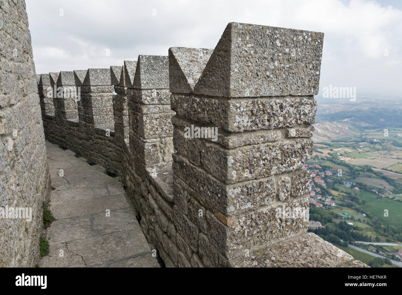 San Marino und Mittelitalien ländliche Landschaft, Blick von oben von Festung auf dem Monte Titano Berg. Stockfoto