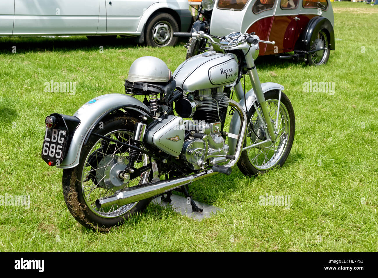 Royal Enfield Bullet 500 classic Motorrad am Vintage Nostalgie Show, Stockton, Wiltshire, Vereinigtes Königreich, 1. Juni 2014. Stockfoto
