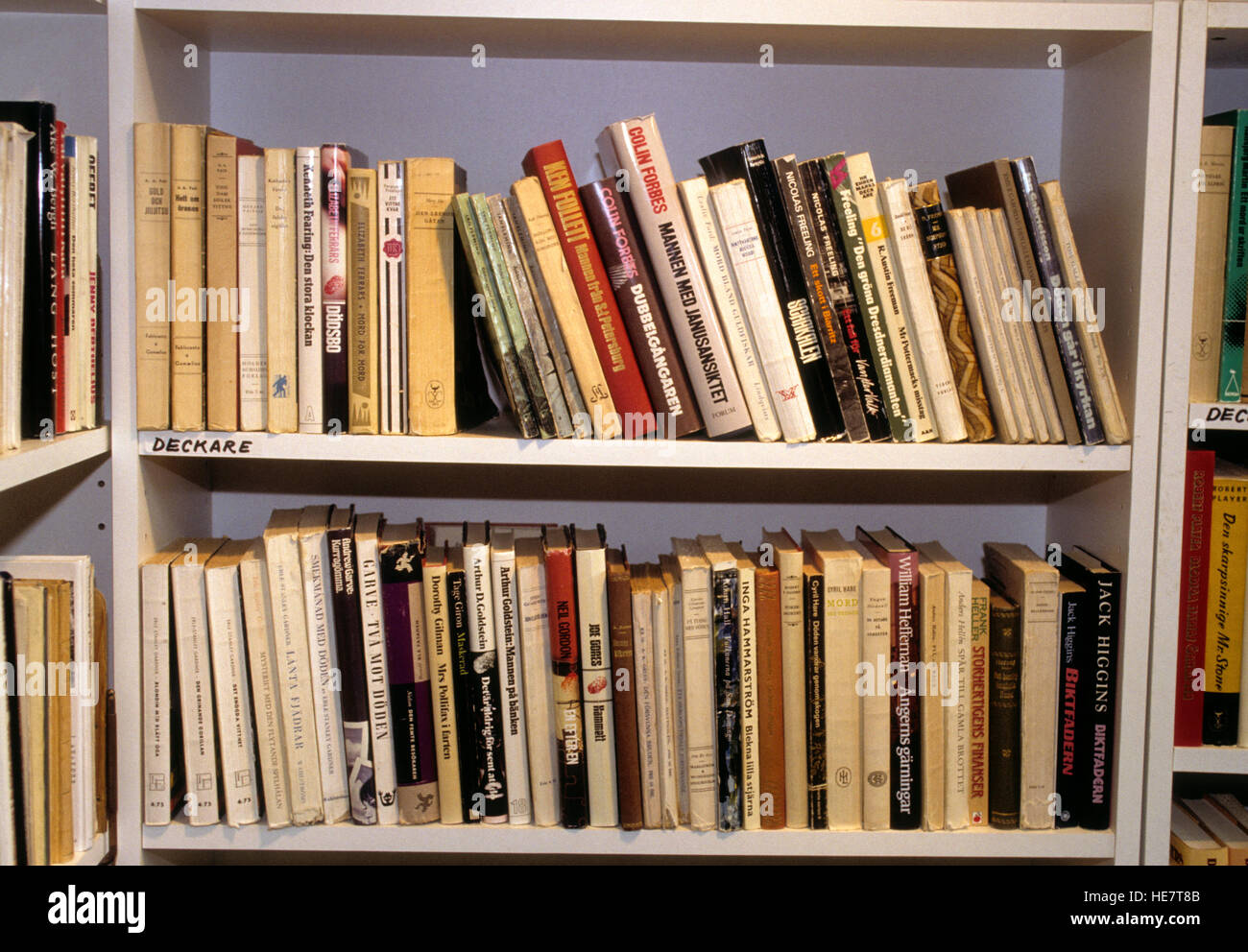 ALTE Bücher auf der Shell im Bücherregal Stockfoto