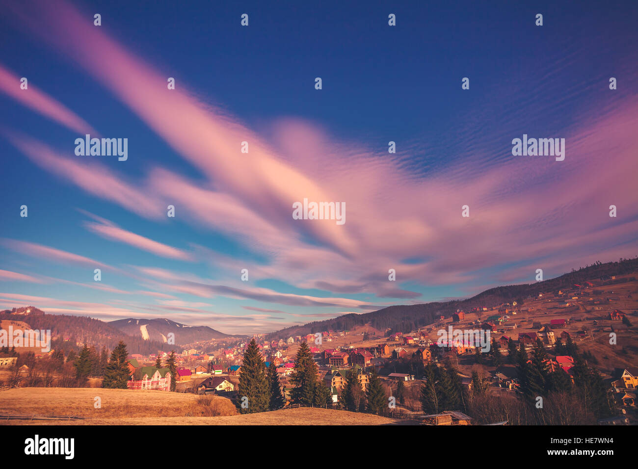 Karpaten Stadtbild und schönen Himmel Stockfoto