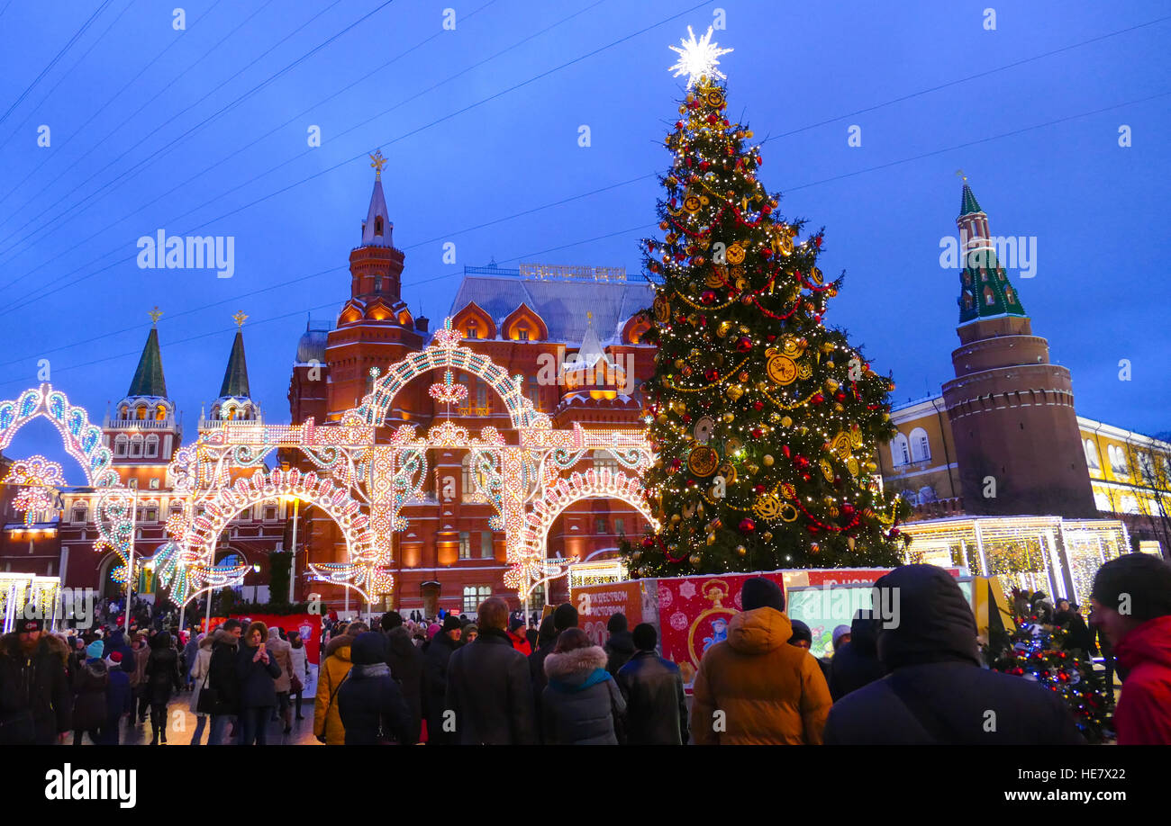 Russland Moskau Kremlin und Weihnachtsdekorationen Stockfoto