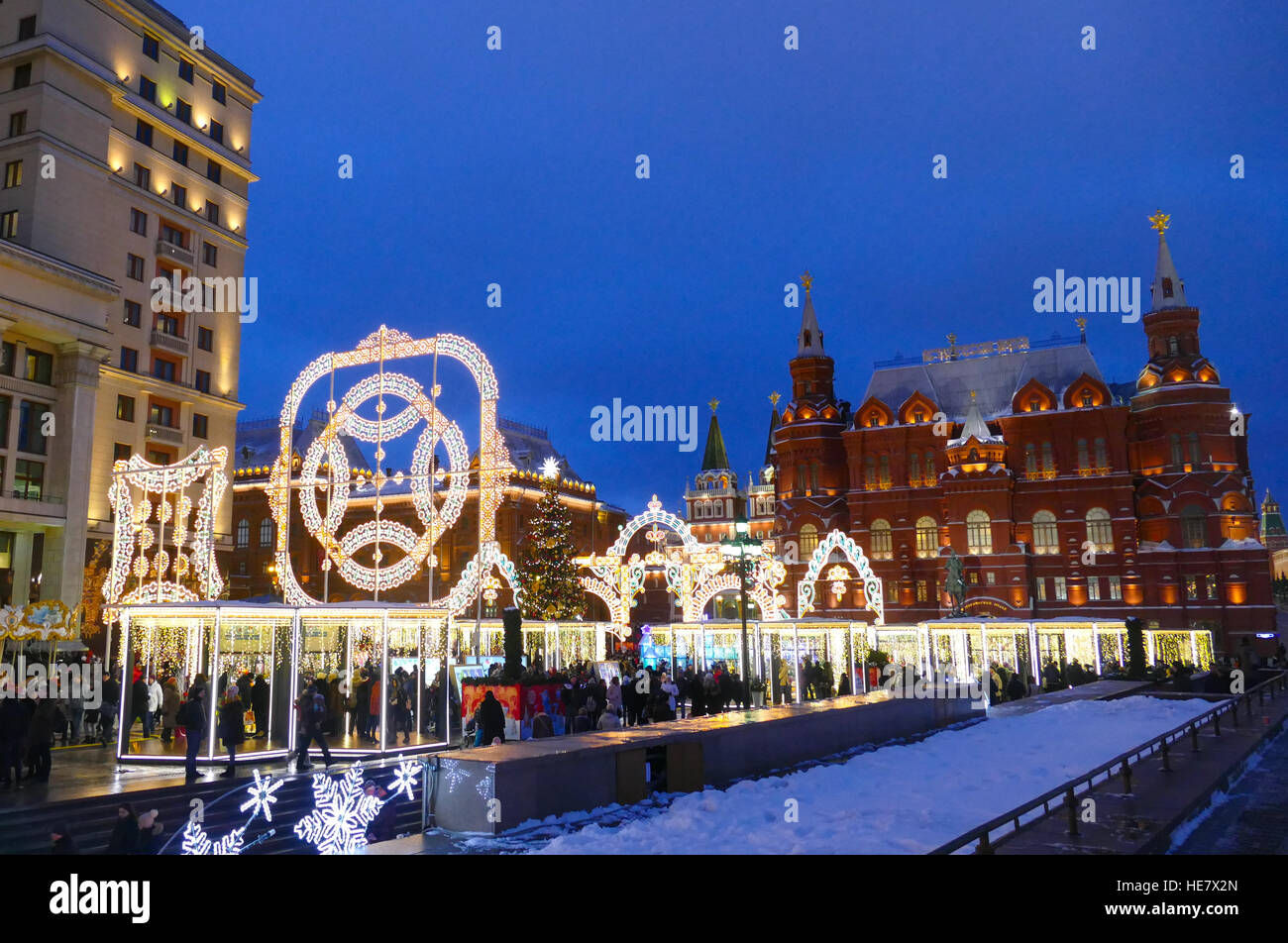 Russland Moskau Kremlin und Weihnachtsdekorationen Stockfoto