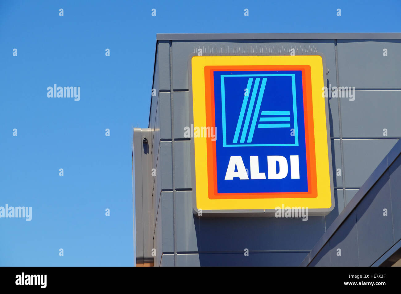 Ein Aldi Supermarkt Zeichen außerhalb eines Ladens in Australien Stockfoto