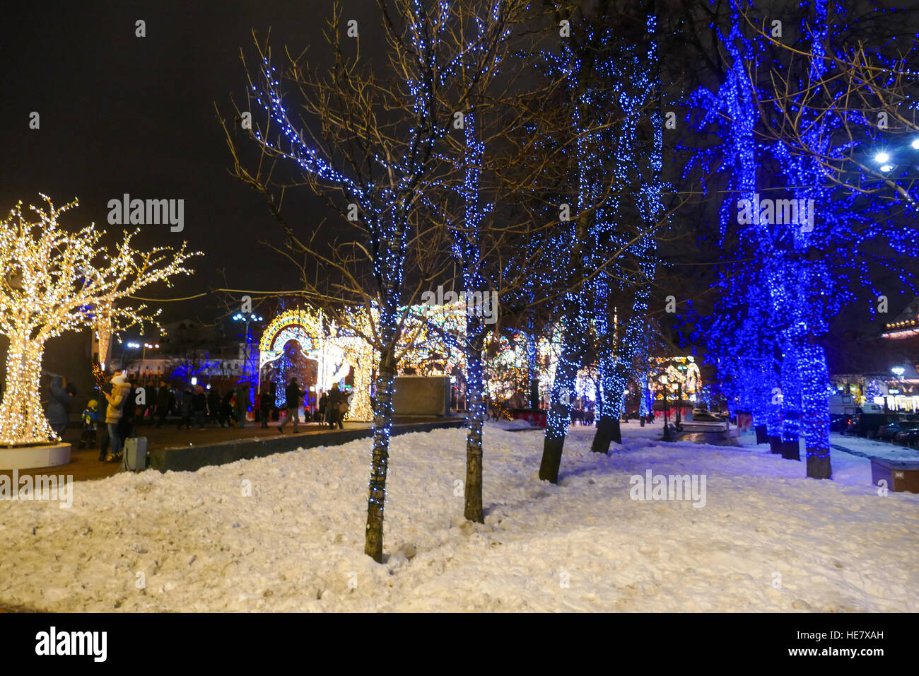 Russland-Moskau im Dezember 2016. Bäume im Weihnachtsschmuck Stockfoto