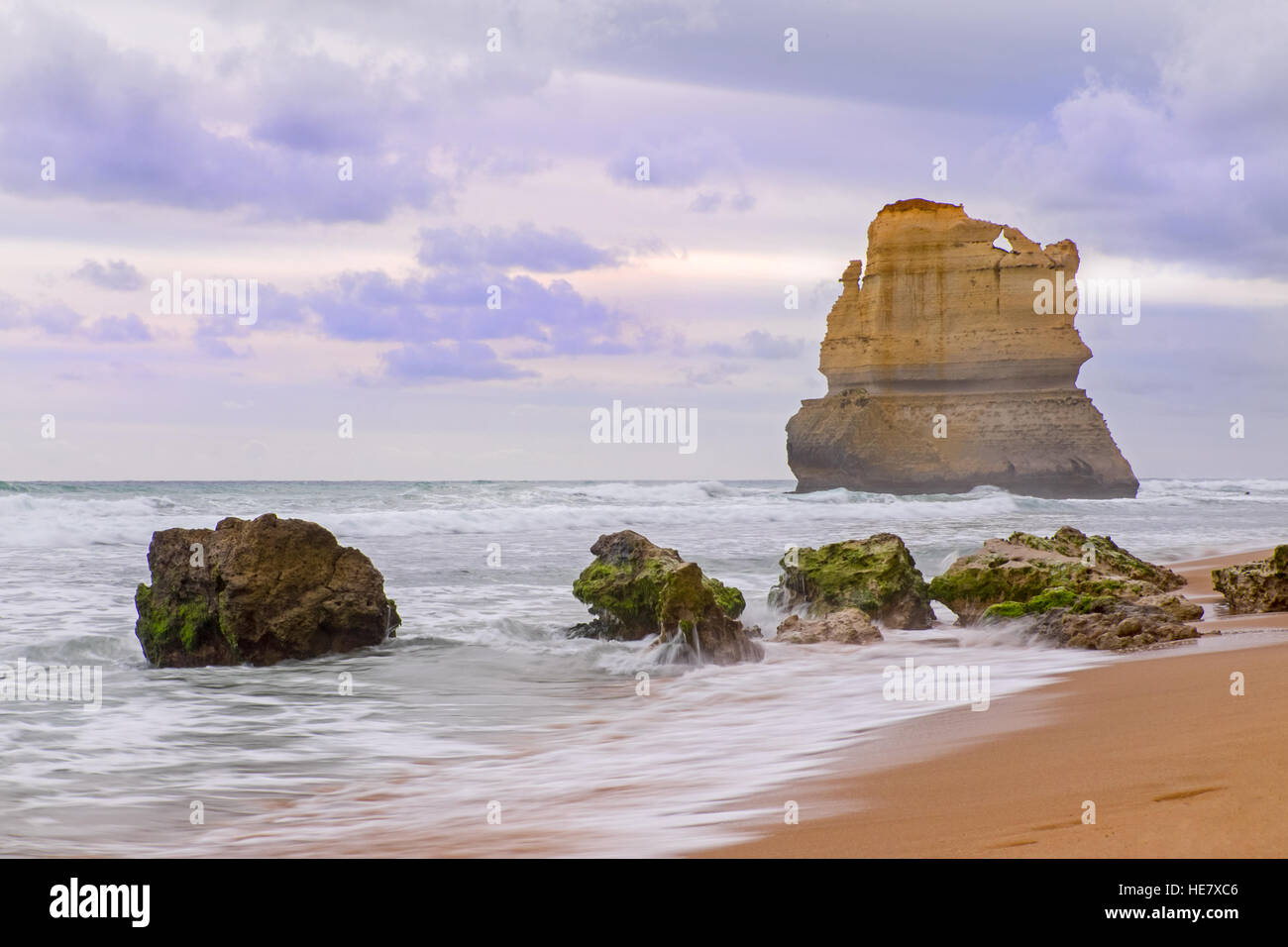 Die Felsnadeln, bekannt als die zwölf Apostel an der Great Ocean Road, Victoria, Australien Stockfoto