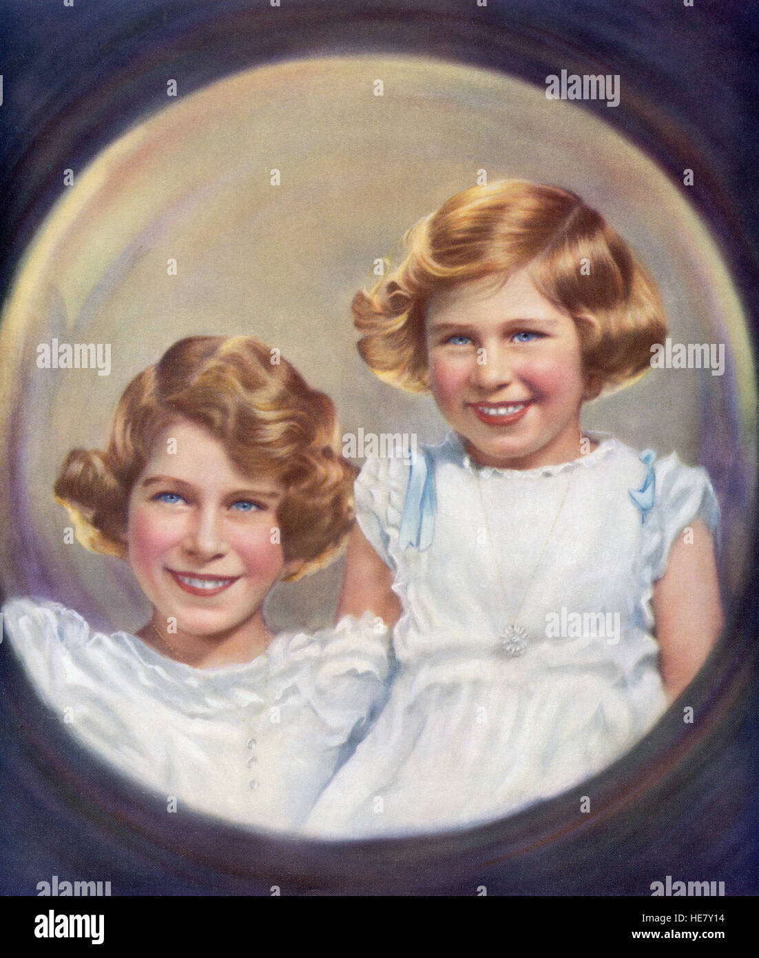 Prinzessin Elizabeth, zukünftige Königin Elizabeth II, links, und Prinzessin Margaret, rechts. Prinzessin Elisabeth, zukünftige Elisabeth II., 1926 - 2022. Königin des Vereinigten Königreichs, Kanada, Australien und Neuseeland. Prinzessin Margaret, Margaret Rose, 1930 – 2002, aka Prinzessin Margaret Rose. Jüngere Tochter von König Georg VI. Und Königin Elizabeth. Stockfoto