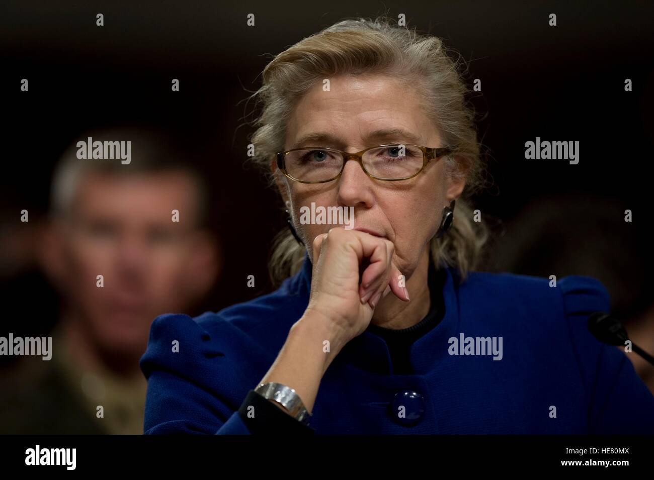 US handeln Deputy Secretary Of Defense Christine Fox bezeugt vor der bewaffneten Service Senatsausschuss am Dirksen Senate Office Building 28. Januar 2014 in Washington, DC. Stockfoto