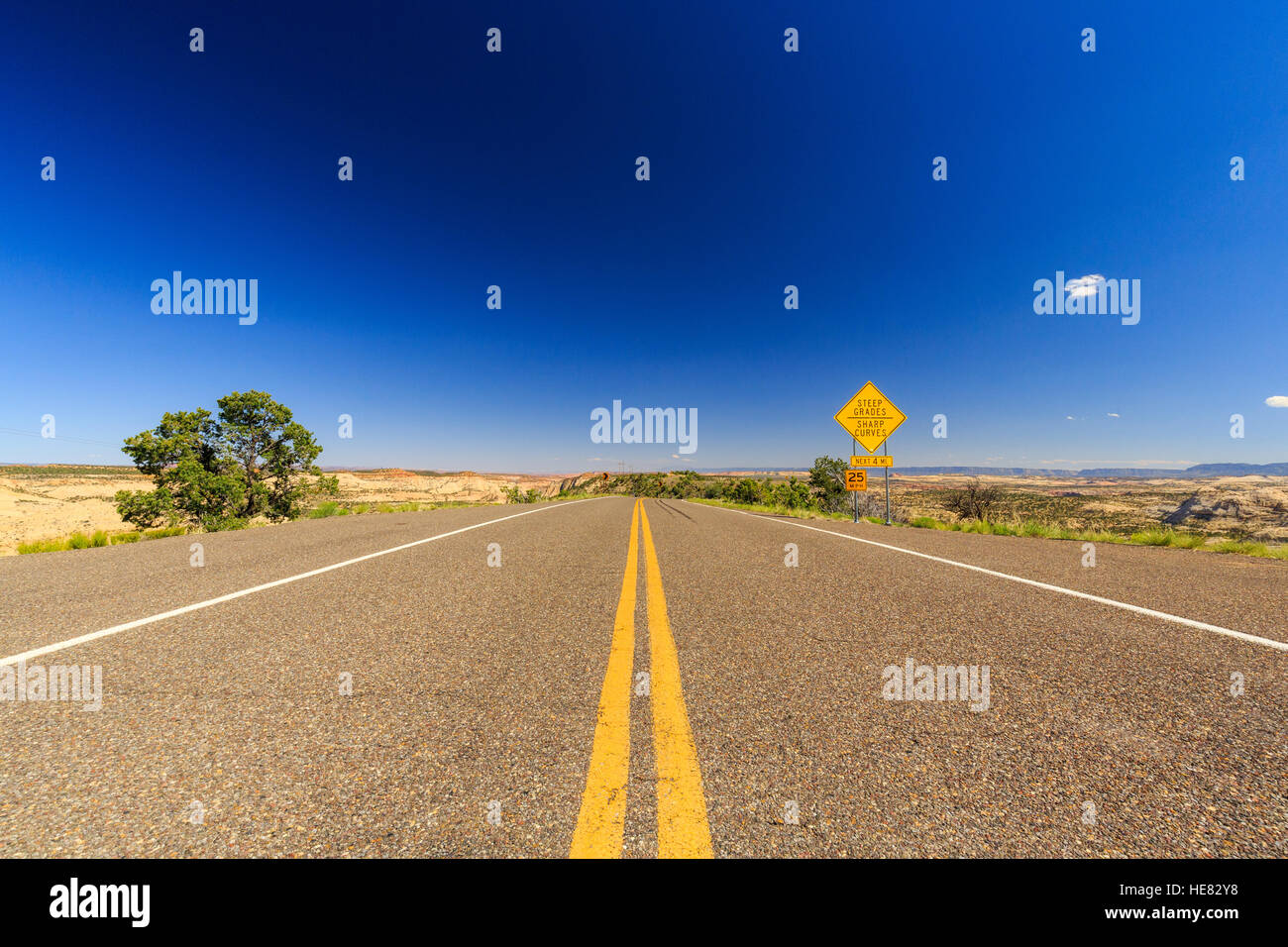 Melden Sie an - Steigungen - scharfe Kurven - am Hogback, Utahs Scenic Byway 12, Utah, USA Stockfoto