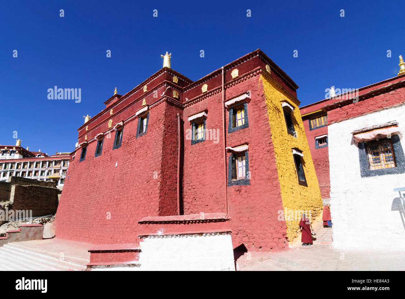 Ganden: Kloster Ganden: Hauptsitz des Ordens Gelugpa (gelbe Kappe), die auch der Dalai Lama und der Panchen Lama; Grab des Tsongkha Stockfoto