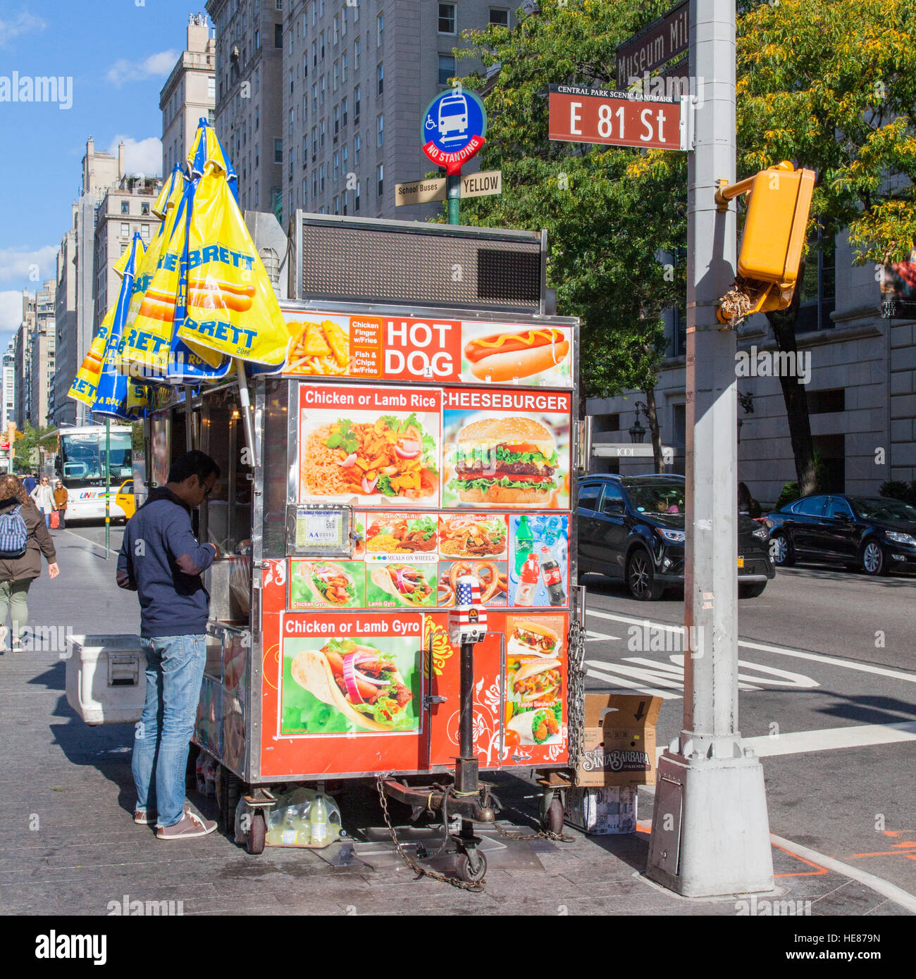 Hot-Dog Straßenhändler Stall, New York City, Vereinigte Staaten von Amerika. Stockfoto