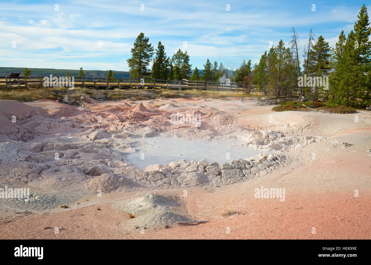 Bunte heißes Wasser Pool im Yellowstone Nationalpark, USA Stockfoto