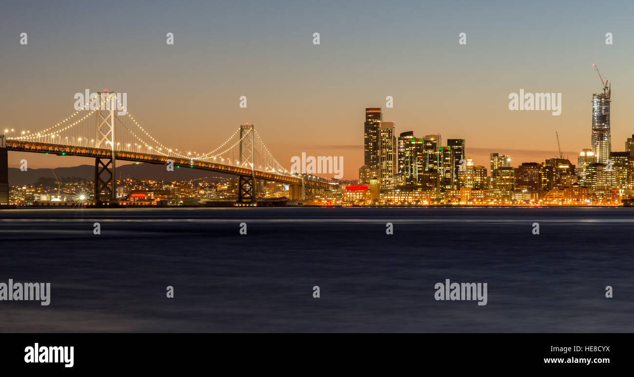 San Francisco-Oakland Bay Bridge und San Francisco Skyline, Kalifornien, USA Stockfoto