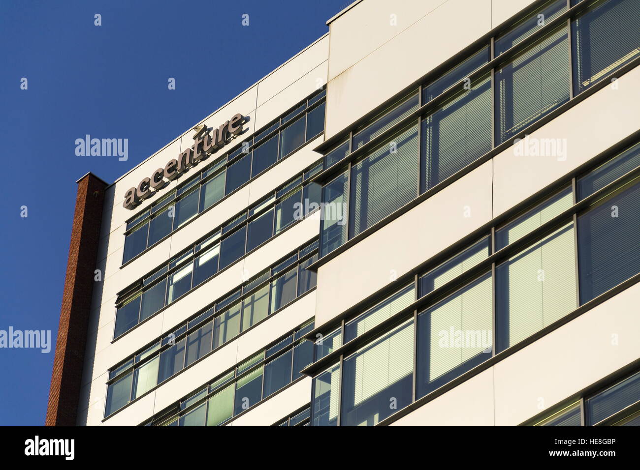 Accenture global Dienstleistungen Firmenlogo auf Tschechische Zentrale Gebäude Stockfoto