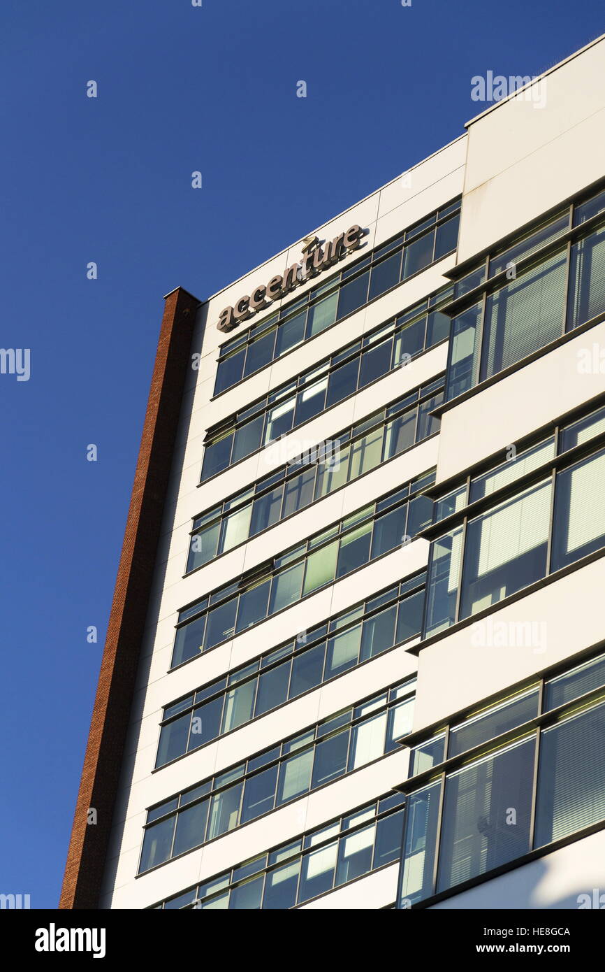 Accenture global Dienstleistungen Firmenlogo auf Tschechische Zentrale Gebäude Stockfoto