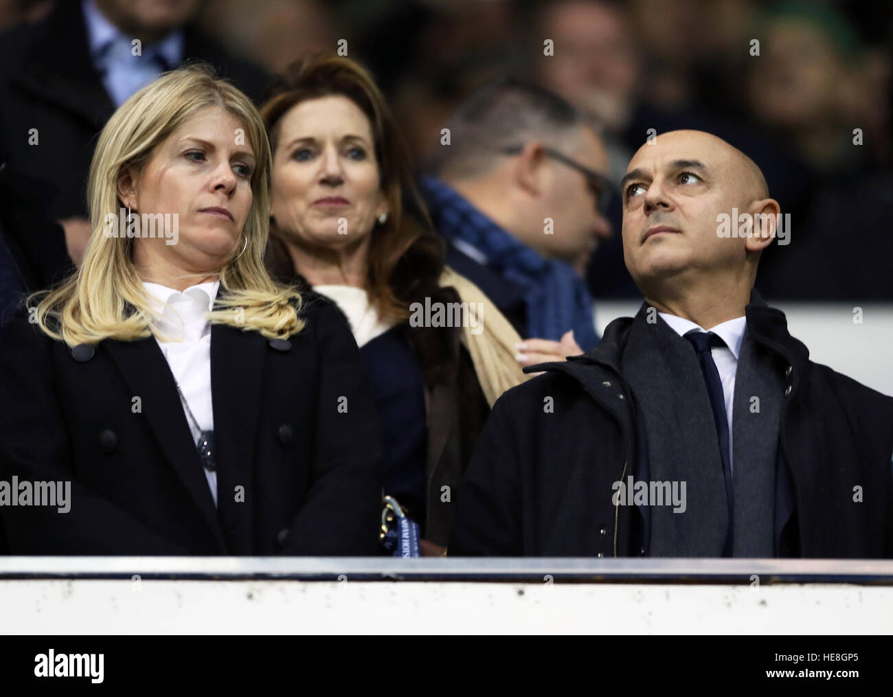 Tottenham Hotspur-Vorsitzende Daniel Levy mit seiner Frau Tracey auf der Tribüne während der Premier League match an der White Hart Lane, London. Stockfoto