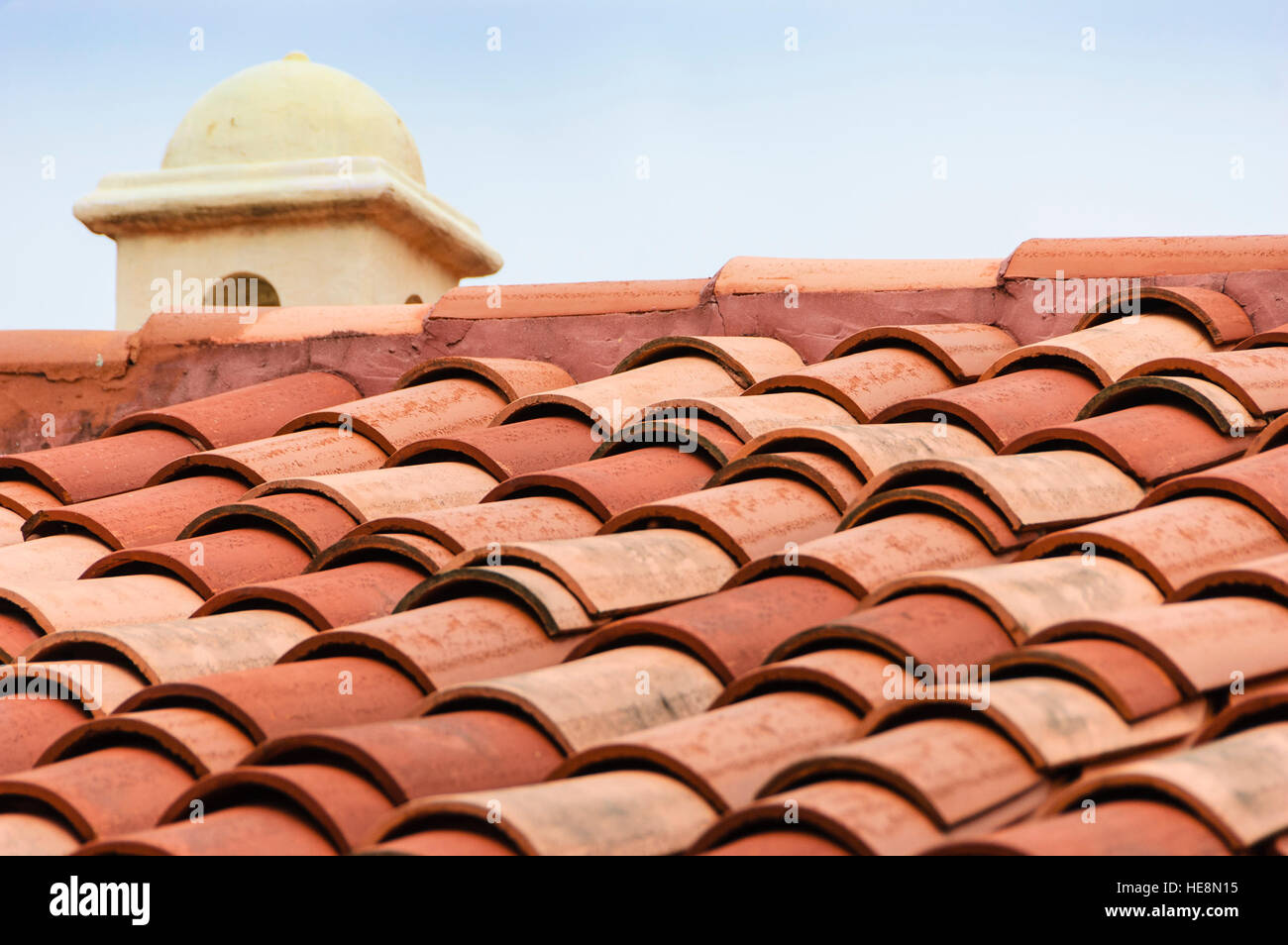 Nahaufnahme von Lehm Schindeln Dach Stockfoto