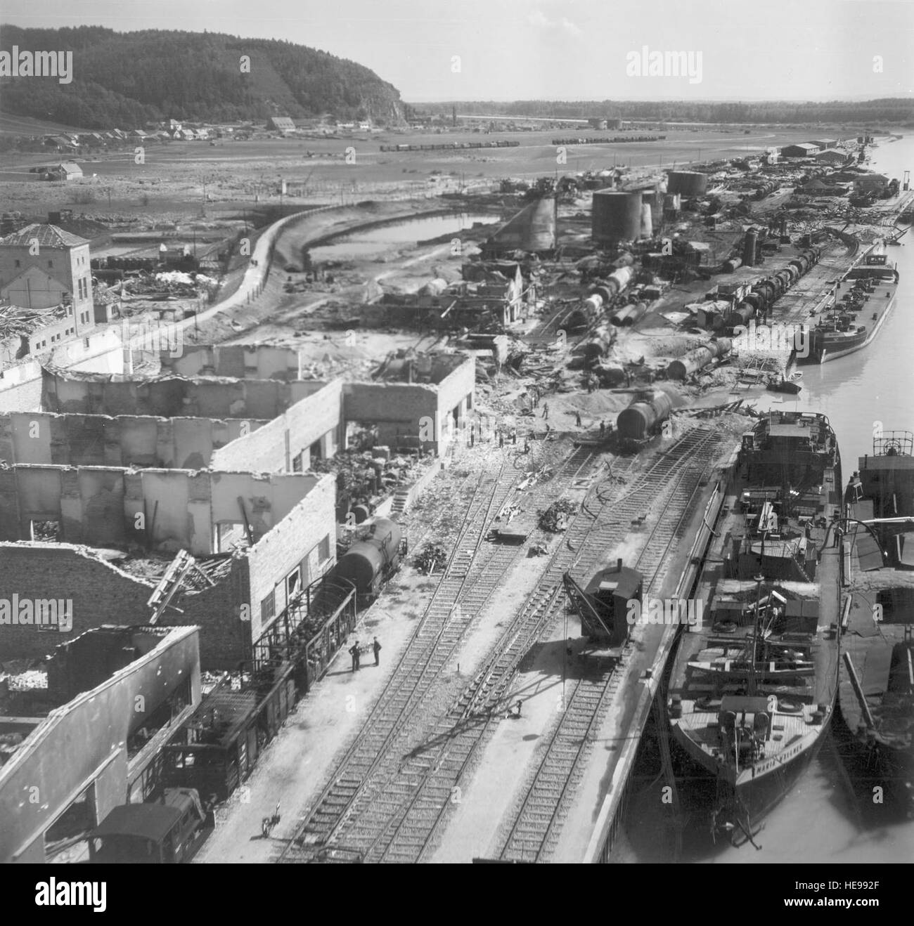 Nach dem Streik Bilder von öldepot am 9. Air Force Bomber Raid nach Deggendorf. (71-D91 Vandenberg) Stockfoto