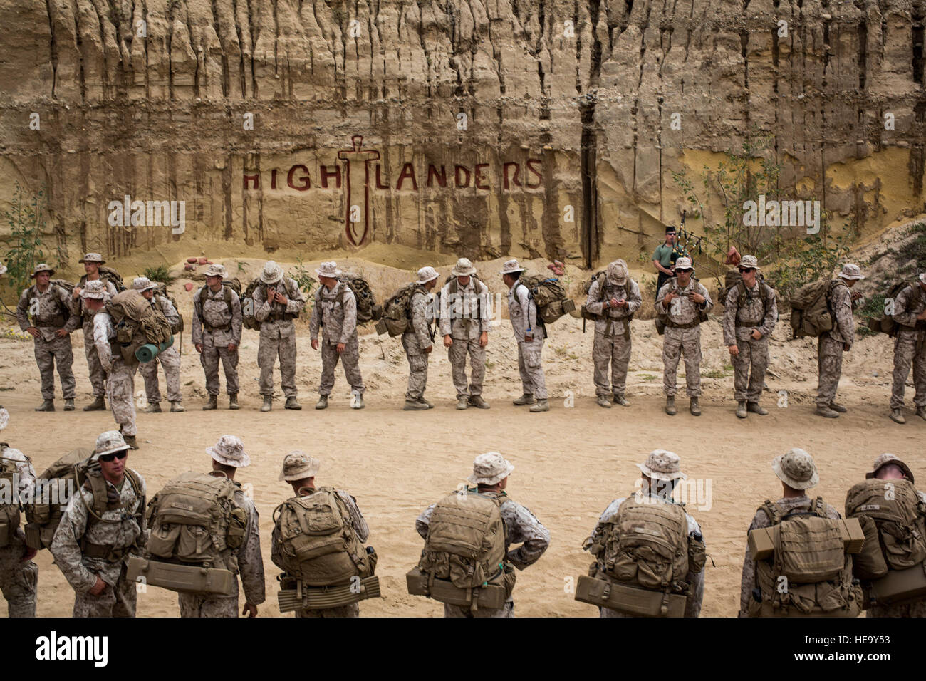 US-Marines mit 1st Light Armored Reconnaissance Battalion kommen Kriegers Cove für Highlanders Nacht auf Camp Pendleton, Kalifornien, 30. Juni 2016. Highlanders Nacht ist eine jährliche Veranstaltung, die das Bataillon hält, um seine Geschichte und Traditionen zu feiern, beim Bau der Kameradschaft durch Wettkämpfe.  Lance CPL Danny Gonzalez Stockfoto