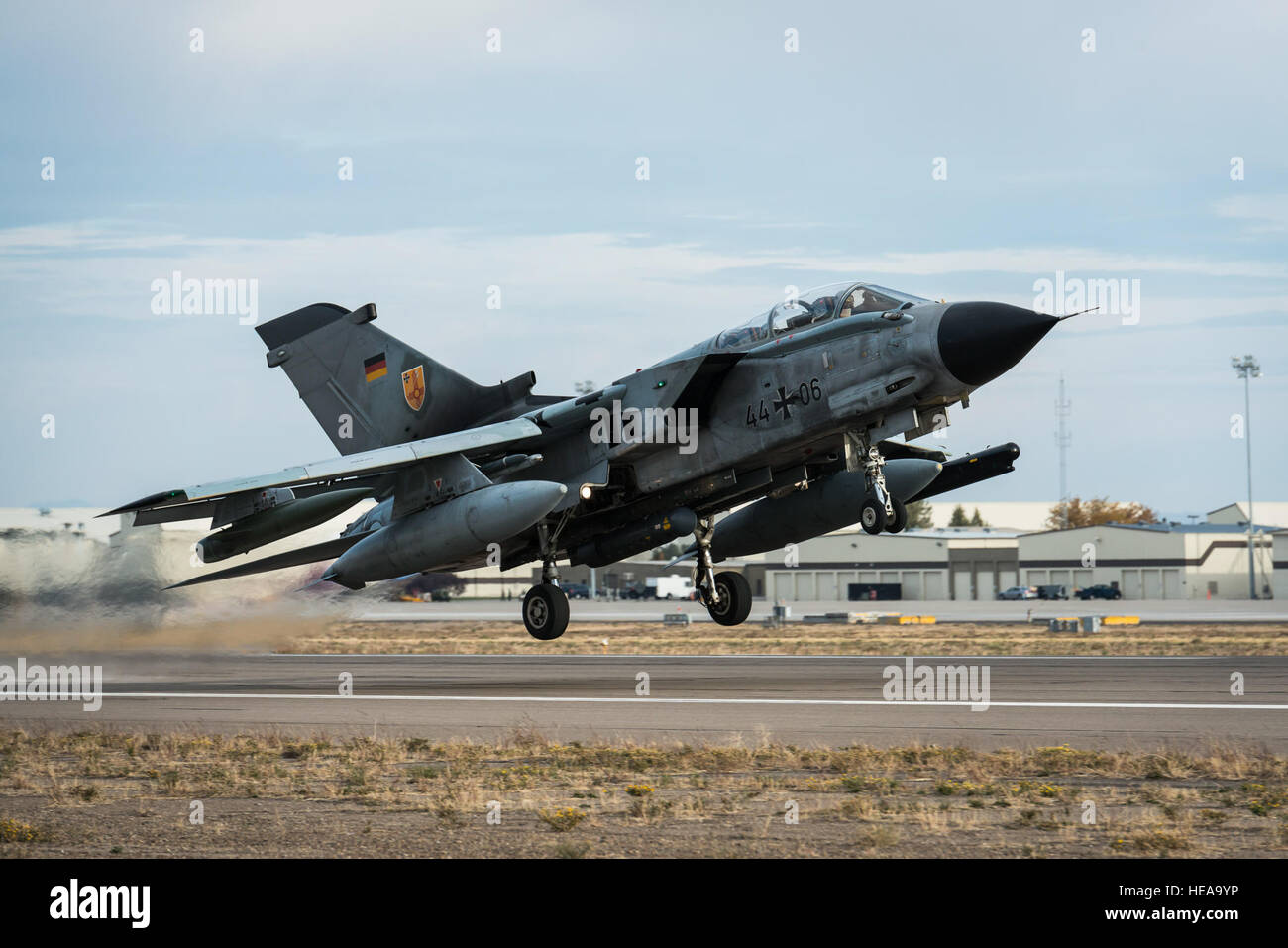 Eine deutsche Luftwaffe AG-51 Tornado zieht in Mountain Home Air Force Base, Idaho, 16. Oktober 2013. Der Flug war Teil des Berges Roundup, eine massive Multi-service, multi-nationalen Bewegung.  Techn. Sgt. Samuel Morse Stockfoto