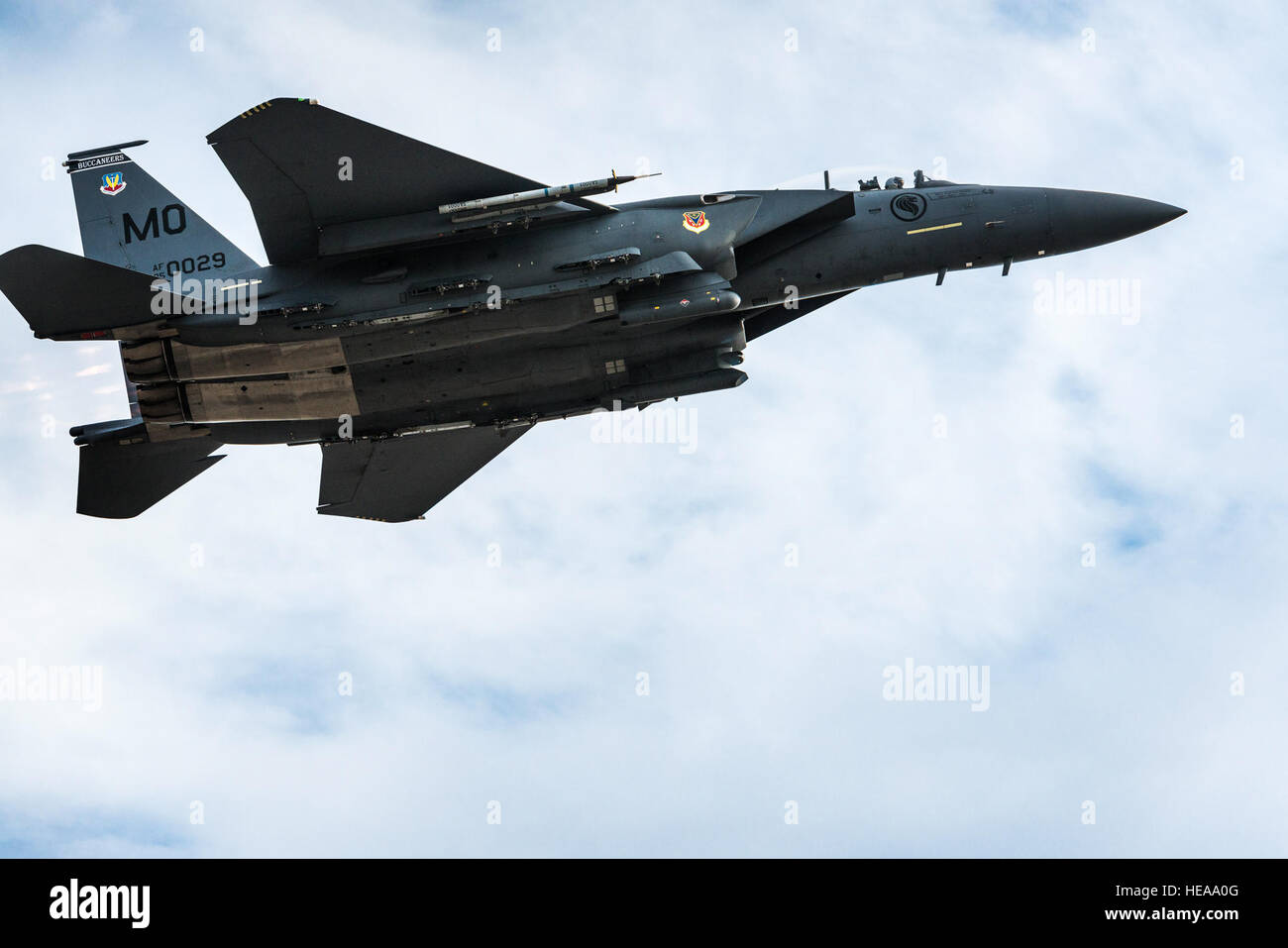 Ein Singapore Air Force F-15SG Strike Eagle zieht in Mountain Home Air Force Base, Idaho, 16. Oktober 2013. Der Flug war Teil des Berges Roundup, eine massive Multi-service, multi-nationalen Bewegung.  Techn. Sgt. Samuel Morse Stockfoto