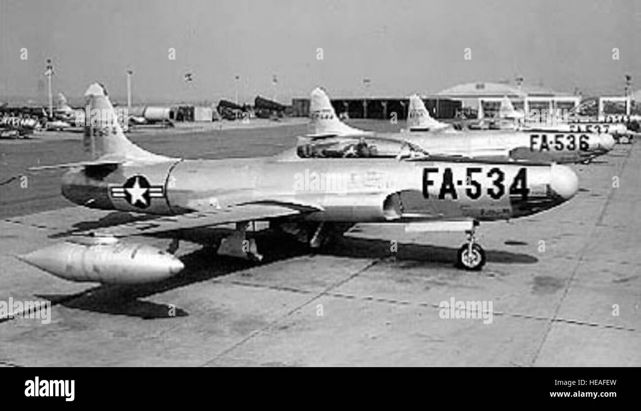 Vor der Lieferung von Block 5 F-94A Flugzeugen am Standort Lockheed (S/N 49-2534, 536, 537, 543, 546, 547). (Foto der US Air Force) Stockfoto