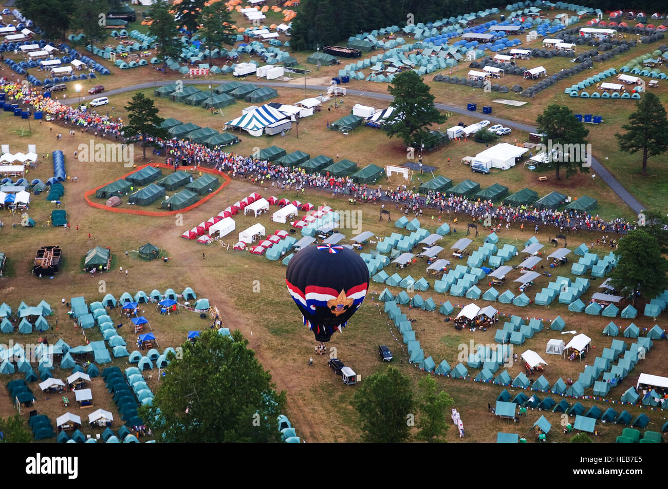 Läufer beginnen ein 5-Kilometer-Lauf während der Junge Pfadfinder von Amerika 2010 National Scout Jamboree 30.Juli. Der Lauf war eine Herausforderung und Spaß Aktivität für Pfadfinder und war auch offen für Militärangehörige befestigt, Joint Task Force - National Scout Jamboree. Die JTF-Ziel ist es, professionelle militärische Unterstützung und ein sicheres Umfeld für Pfadfinder und Besucher während der Jamboree zu bieten. Stockfoto