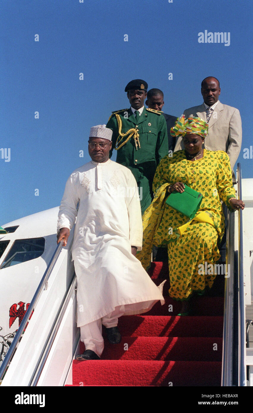 Der nigerianische Präsident, Herr Abubarek und seine Frau kommen bei Andrews Air Force Base in Maryland. Stockfoto