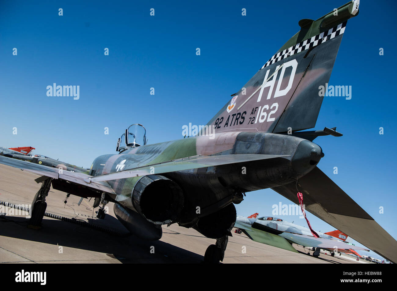 QF-4 Drohnen, umgebaut aus pensionierten F-4 Phantom II Flugzeugen, dienen als ferngesteuerte Ziele für die Erprobung von Luft-Luft- und Boden-Luft-Waffensystemen auf der Holloman Air Force Base, New Mexico. Stockfoto