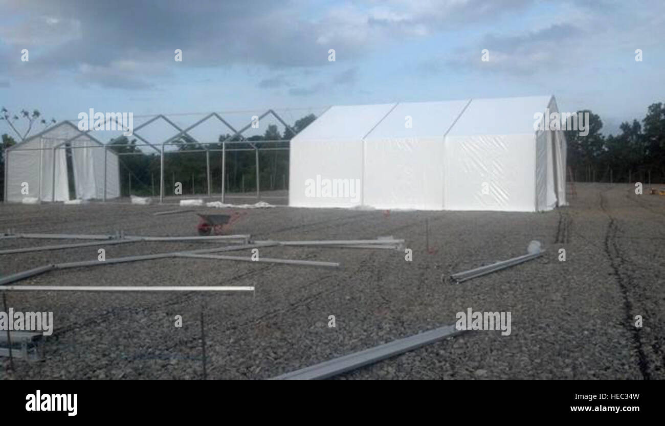 Bei einer 60-Tage-Einrichtung 11 US Air Forces in Europe und Air Forces Africa Flieger gebaut Ebola-Kläranlagen in Liberia. Die Air Force-Ingenieur-Team befragt sieben Standorten, Setup Wohnraum für mehr als 500 eingehenden US-Armeeangehörige und mehreren Verwertungsanlagen in Verbindung mit der Liberianischen Streitkräfte in Unterstützung der Operation Vereinigte Unterstützung gebaut. (Höflichkeit Foto) Stockfoto