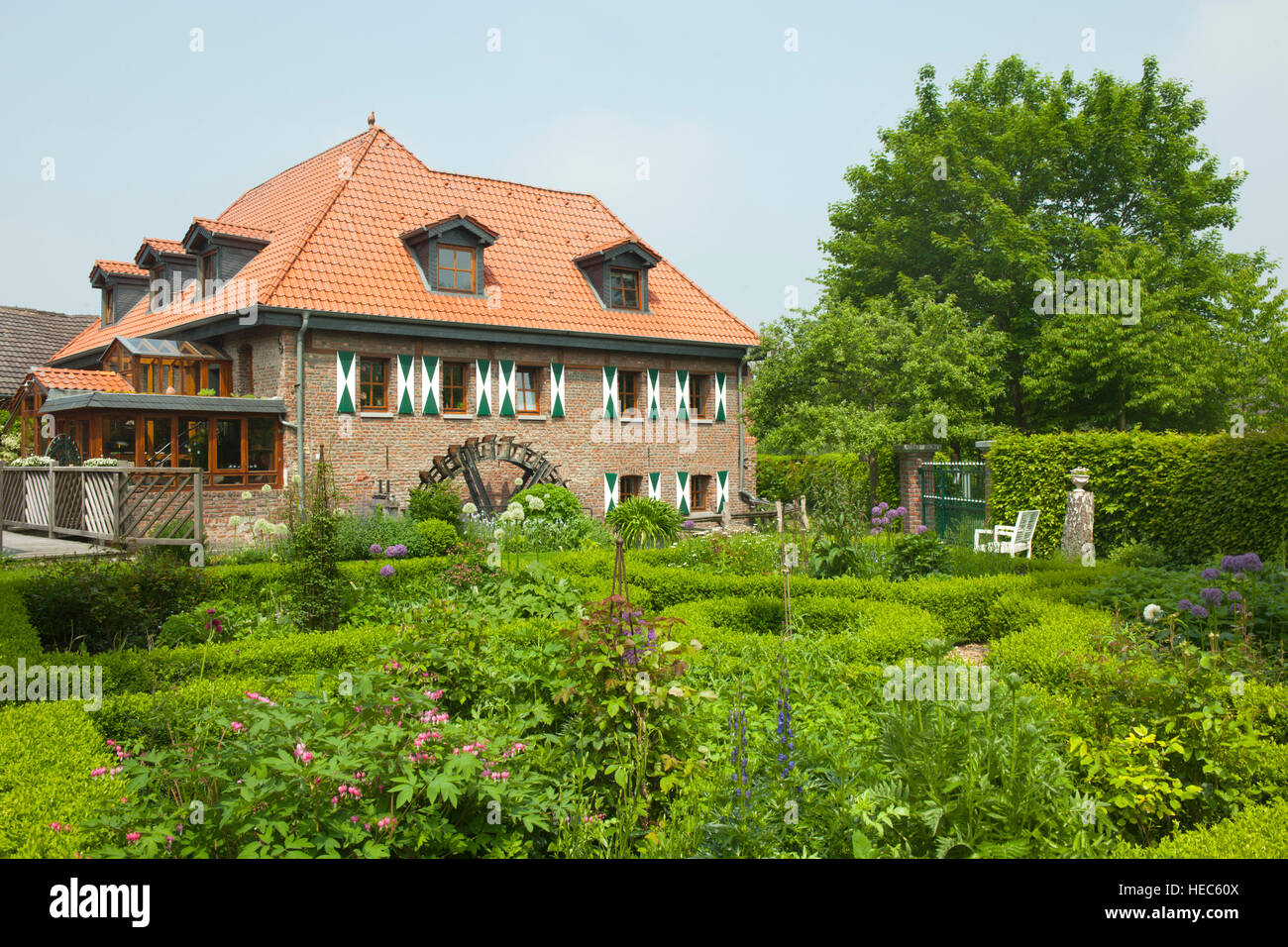 Deutschland, NRW, Kreis Heinsberg, Übach-Palenberg, Ortsteil Zweibrüggen, Dependance Wassermühle Beim Schloss Zweibrüggen Im Wurmtal Stockfoto