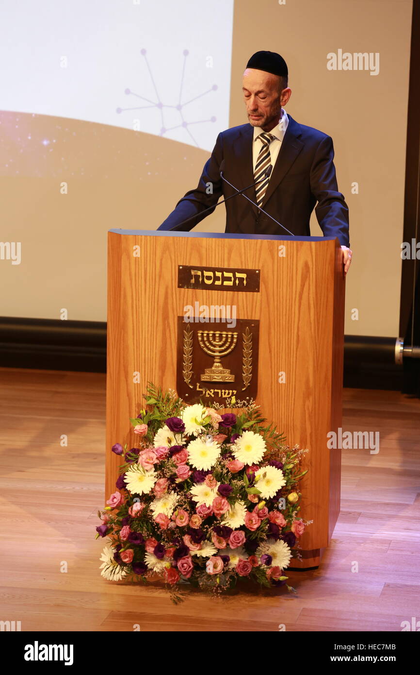 Rabbi Yisrael Meir Uri Maklev (geb. 10. Januar 1957) ist ein israelischer Politiker und Mitglied der Knesset für die Haredi Partei Degel HaTorah, welche toge Stockfoto