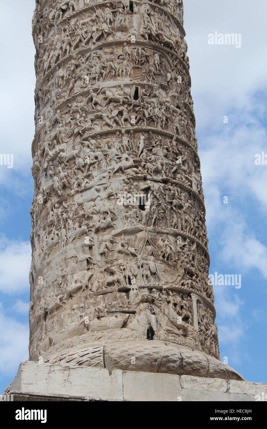 Teil der Trajanssäule in Rom Stockfoto