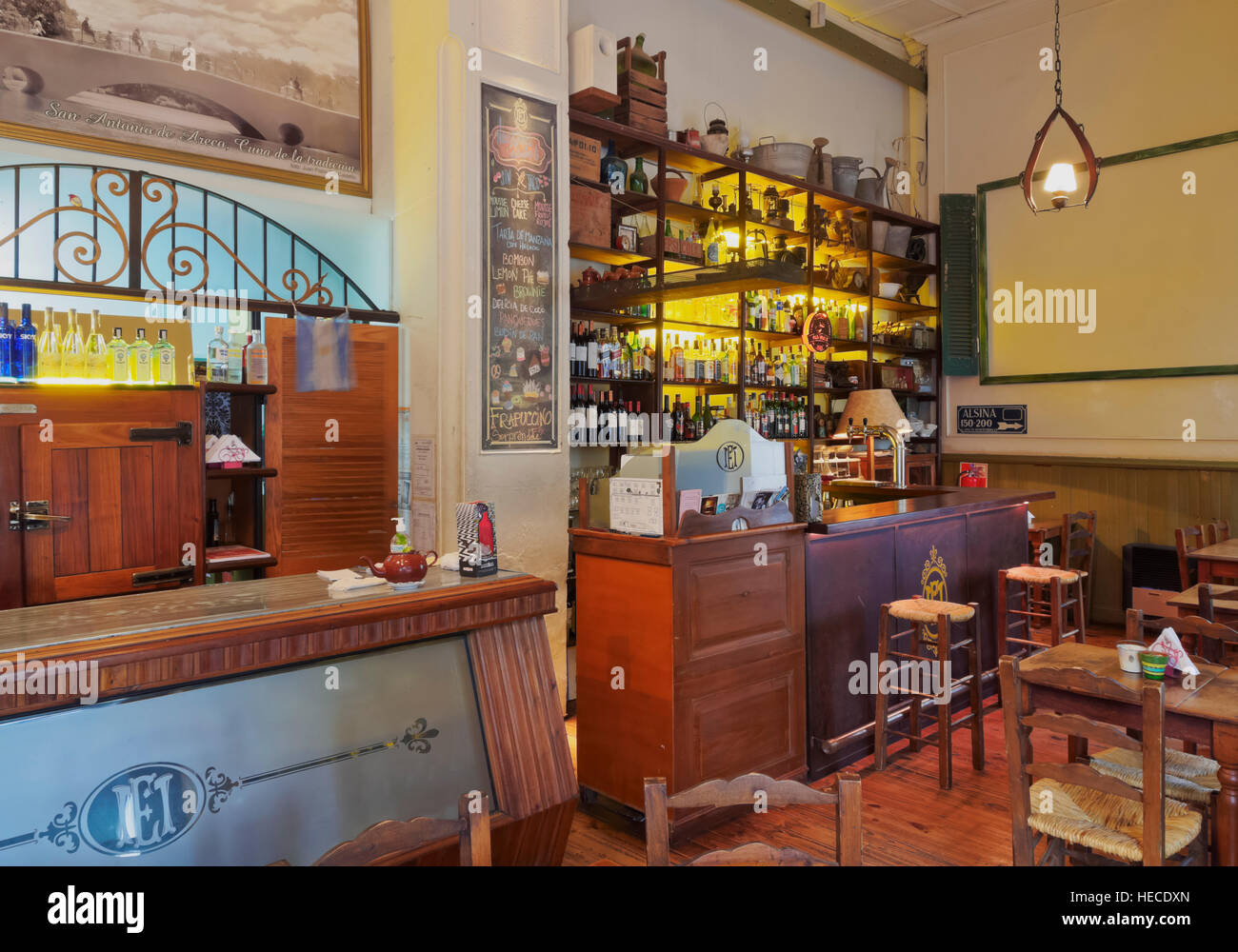 Argentinien, Provinz Buenos Aires, San Antonio de Areco, Innenansicht des El Mitre Bar. Stockfoto