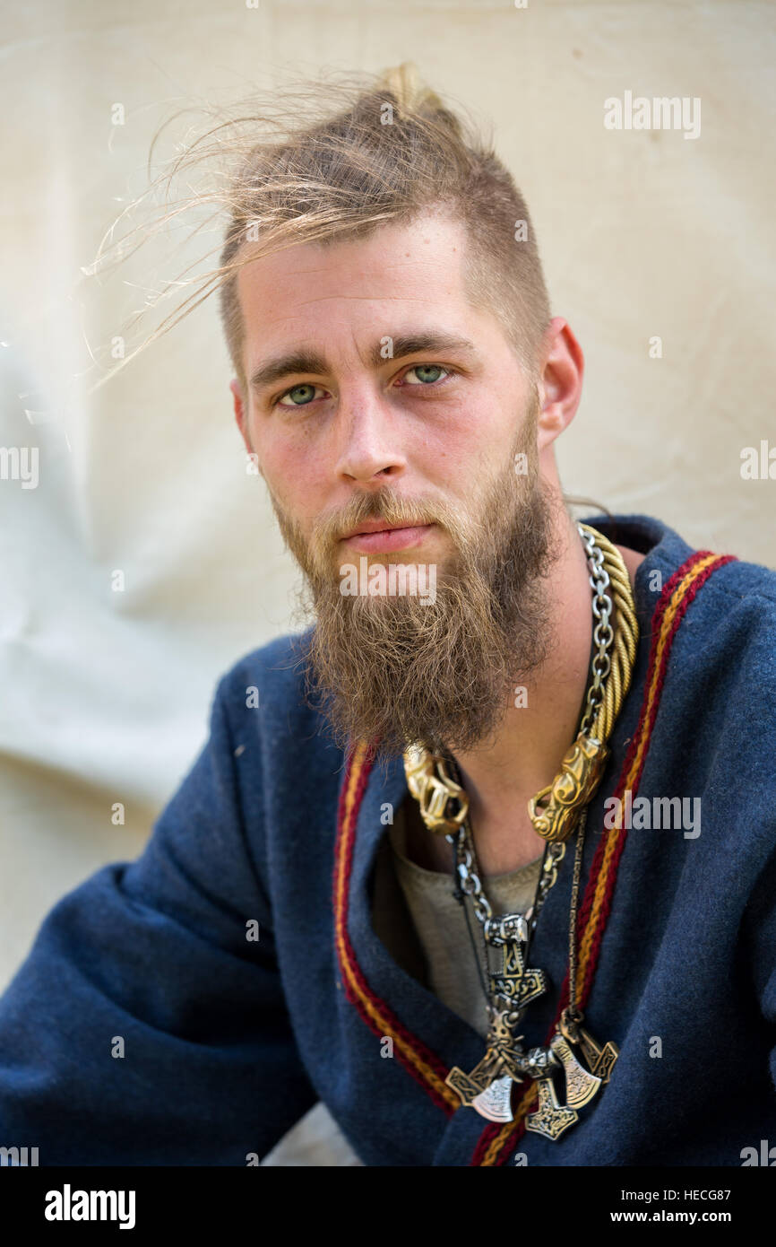 Eine Nahaufnahme von einem Mann kleidete sich wie ein Wikinger, Dänemark Stockfoto
