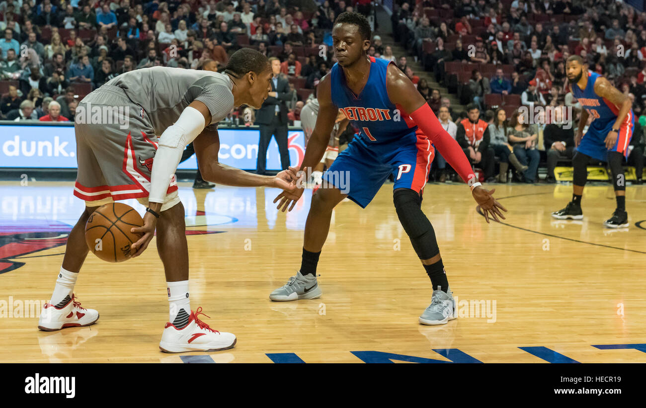 Chicago, USA.  19. Dezember 2016. Bulls Guard (#9), Rajon Rondo, im Besitz von Kolben Wache (#1), Reggie Jackson, während die Chicago Bulls Vs Detroit Pistons Spiel im United Center in Chicago beobachtet. Endstand - Detroit Kolben 82, Chicago Bulls 113.  © Stephen Chung / Alamy Live News Stockfoto