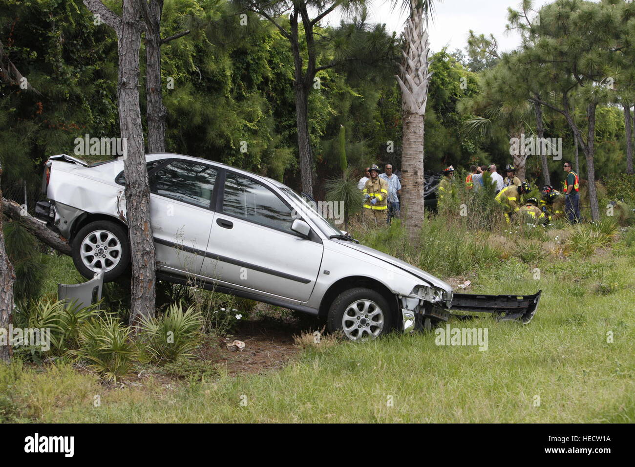 Florida, USA. 20. Dezember 2016. 051810 (Lannis Waters/The Palm Beach Post) WEST PALM BEACH-Wrack auf i-95. keine ernsthaften Verletzungen © Lannis Waters/The Palm Beach Post/ZUMA Draht/Alamy Live News Stockfoto