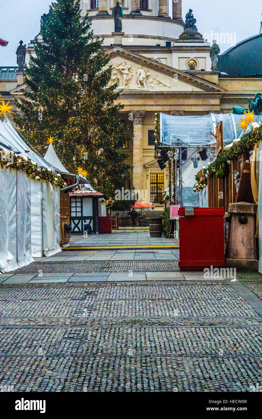 Marktstand geschlossen -Fotos und -Bildmaterial in hoher Auflösung – Alamy
