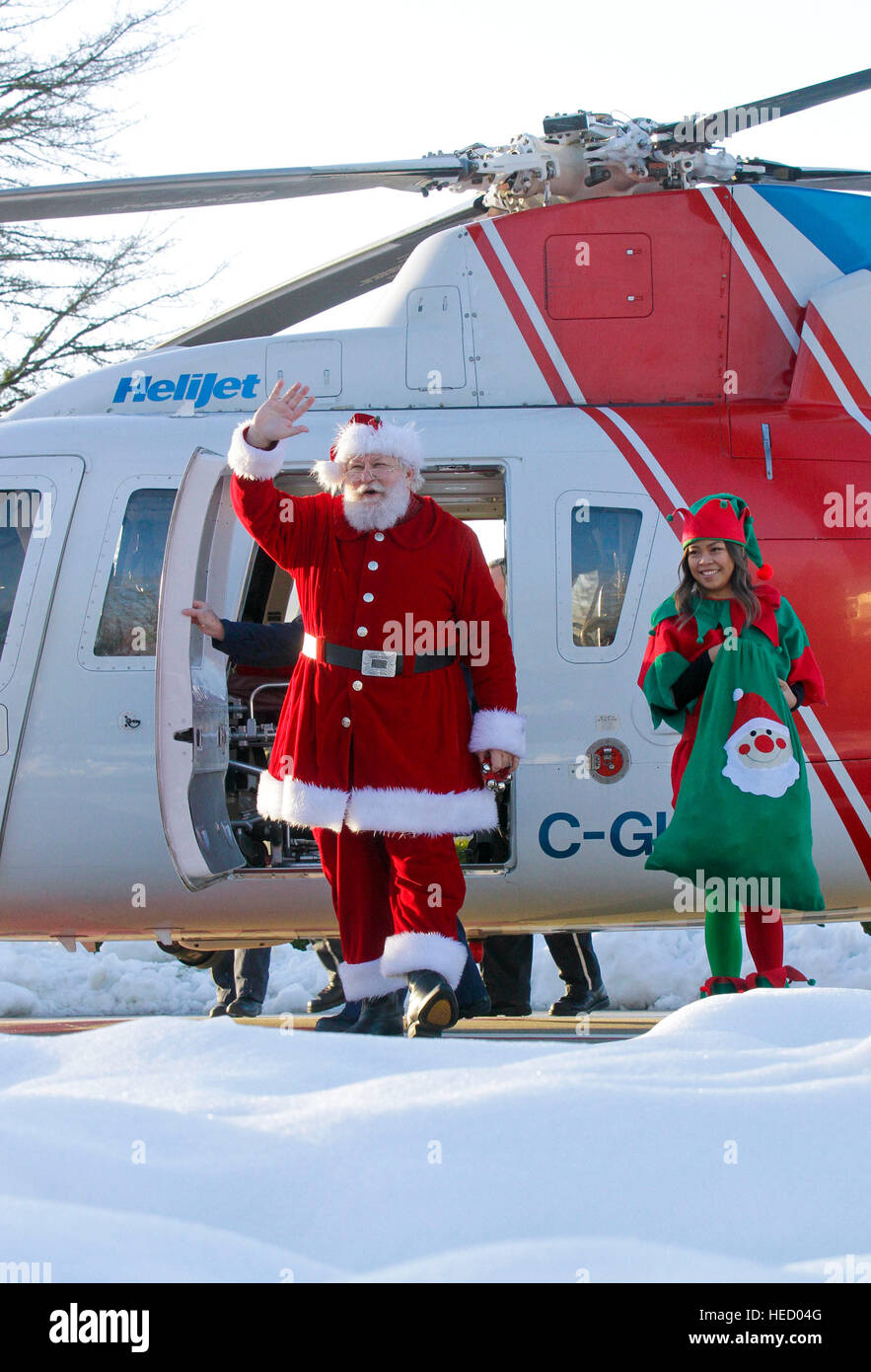 Weihnachtsmann kommt mit Hubschrauber Ansichtskarte