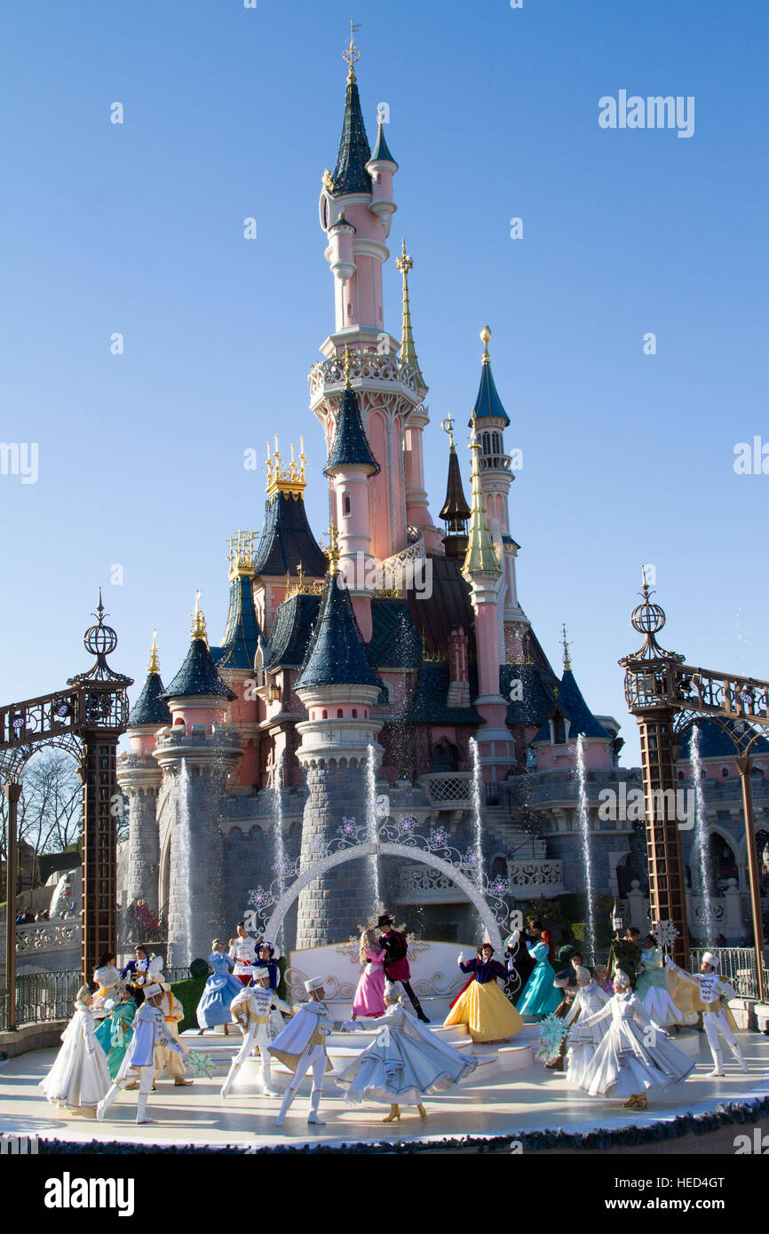 Königliche Weihnachtswünsche an Disneyland Paris Marne La Vallee-Frankreich Stockfoto