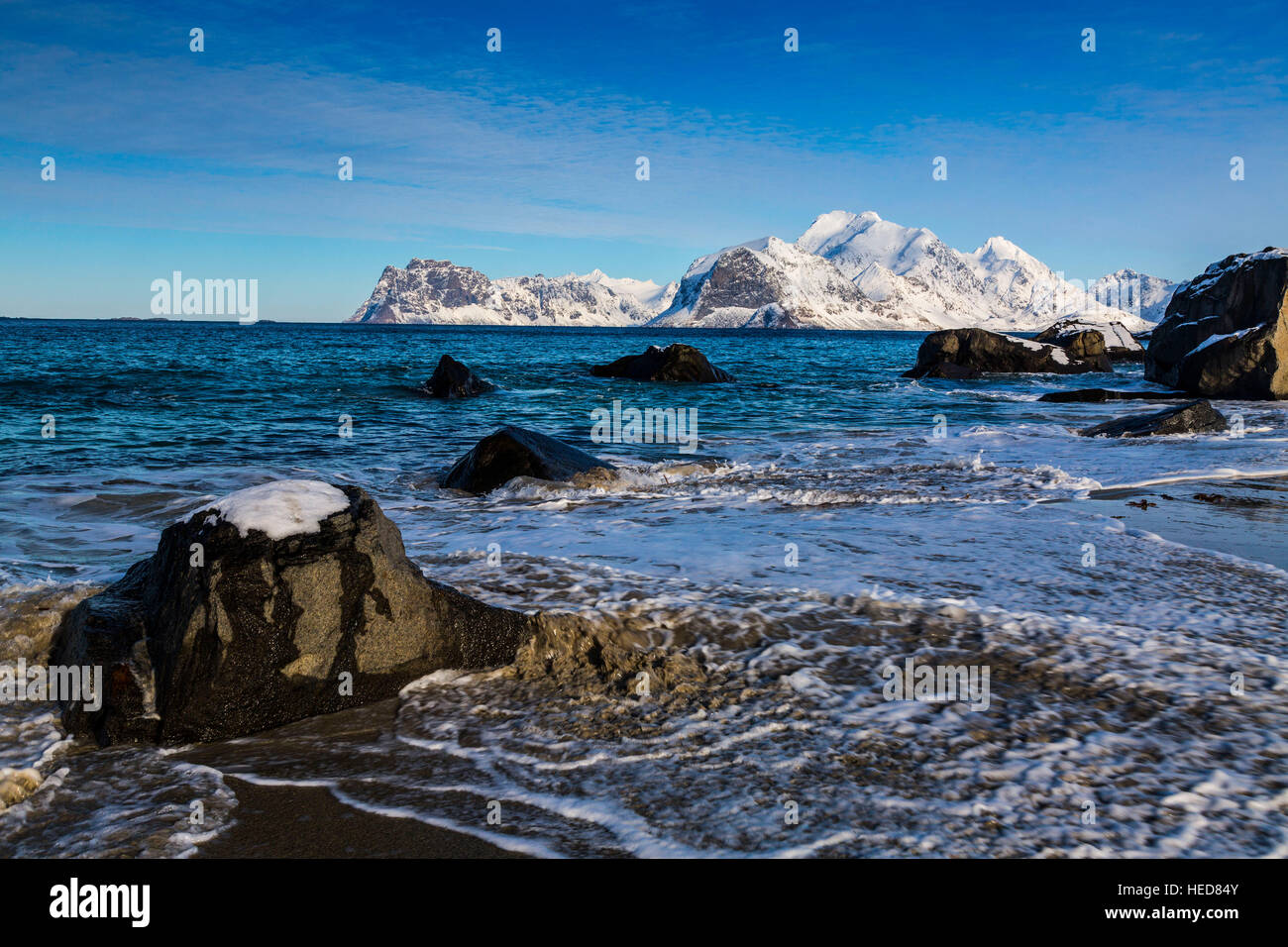 Myrland, Gospodarek Mikolaj, im Freien, Farbe Bild, Naturstein, Schönheit in der natürlichen Schönheit der Natur, Europa, Skandinavien, Norwegen, Lofoten, Winter, Wasser, Reisen Norawy, Reisen Lofoten, Lofoten Winter, Winter Norawy, Schnee, Schnee Lofoten, Bergen Lofoten, Myrland Strand, Myrland Stockfoto